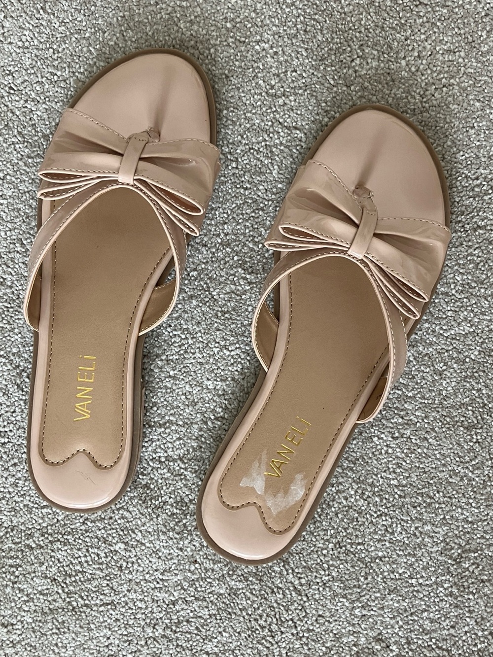 NWOT Vaneli Nude Bow Sandals